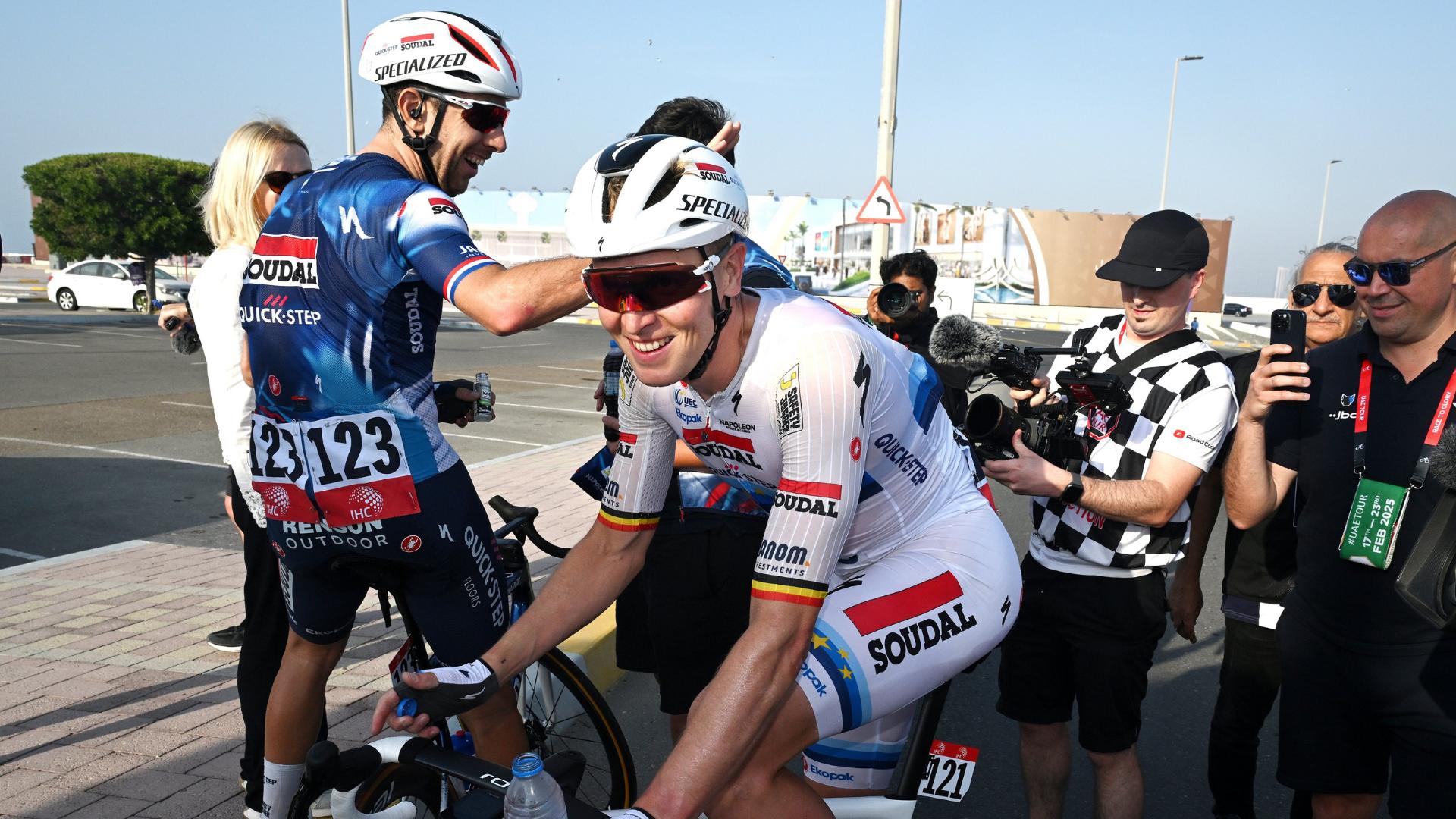 Dva triumfy v rozmezí 24 hodin! Tim Merlier na UAE Tour chytá vítěznou slinu!